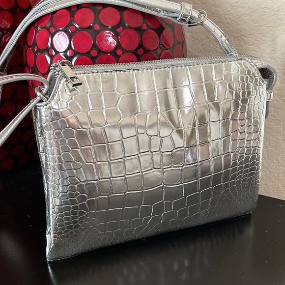 NWT a new day Metallic Silver Convertible Crossbody - Picture 4 of 7